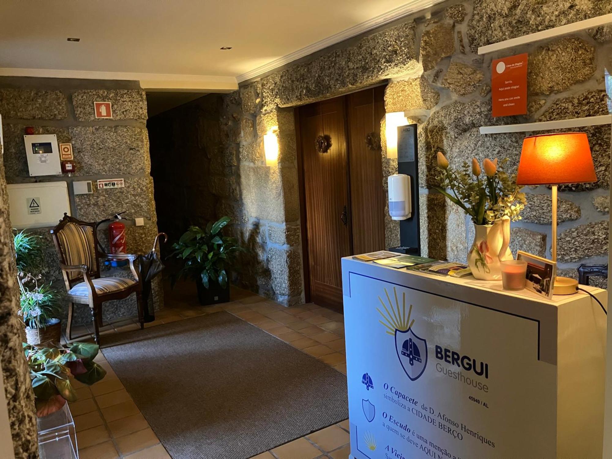 Bergui Guesthouse - Em Guimaraes Desde 2017 Bagian luar foto