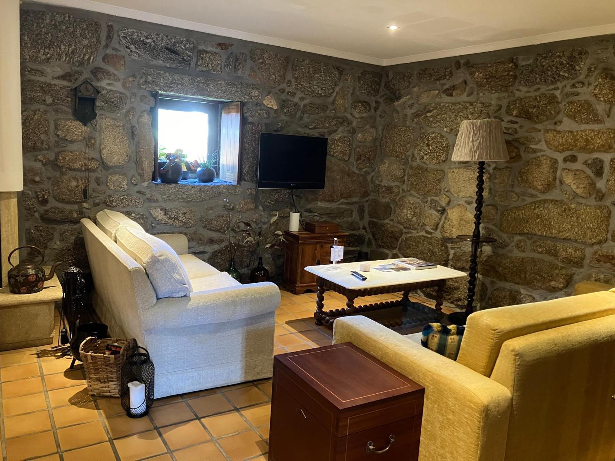 Bergui Guesthouse - Em Guimaraes Desde 2017 Bagian luar foto