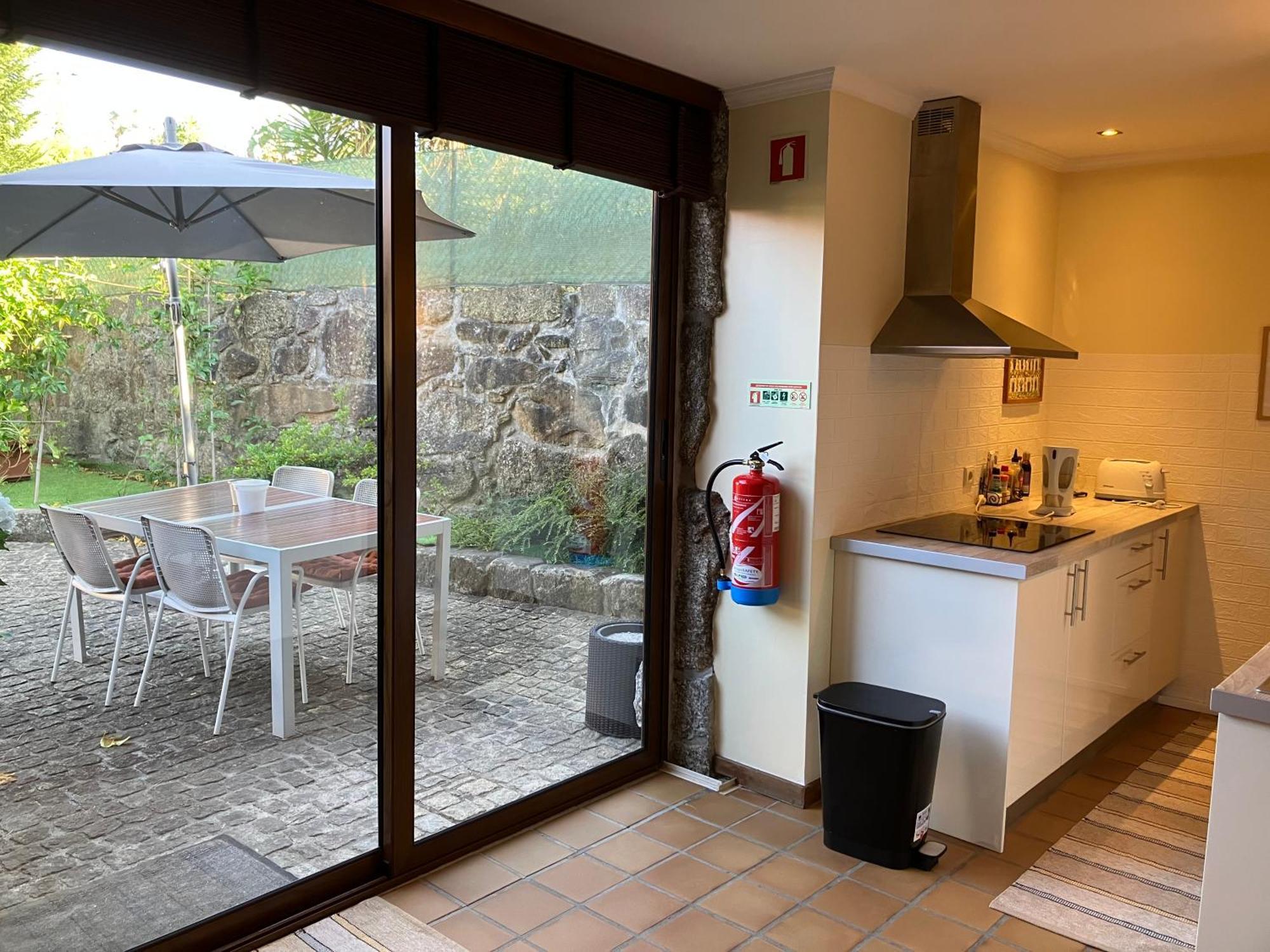 Bergui Guesthouse - Em Guimaraes Desde 2017 Bagian luar foto