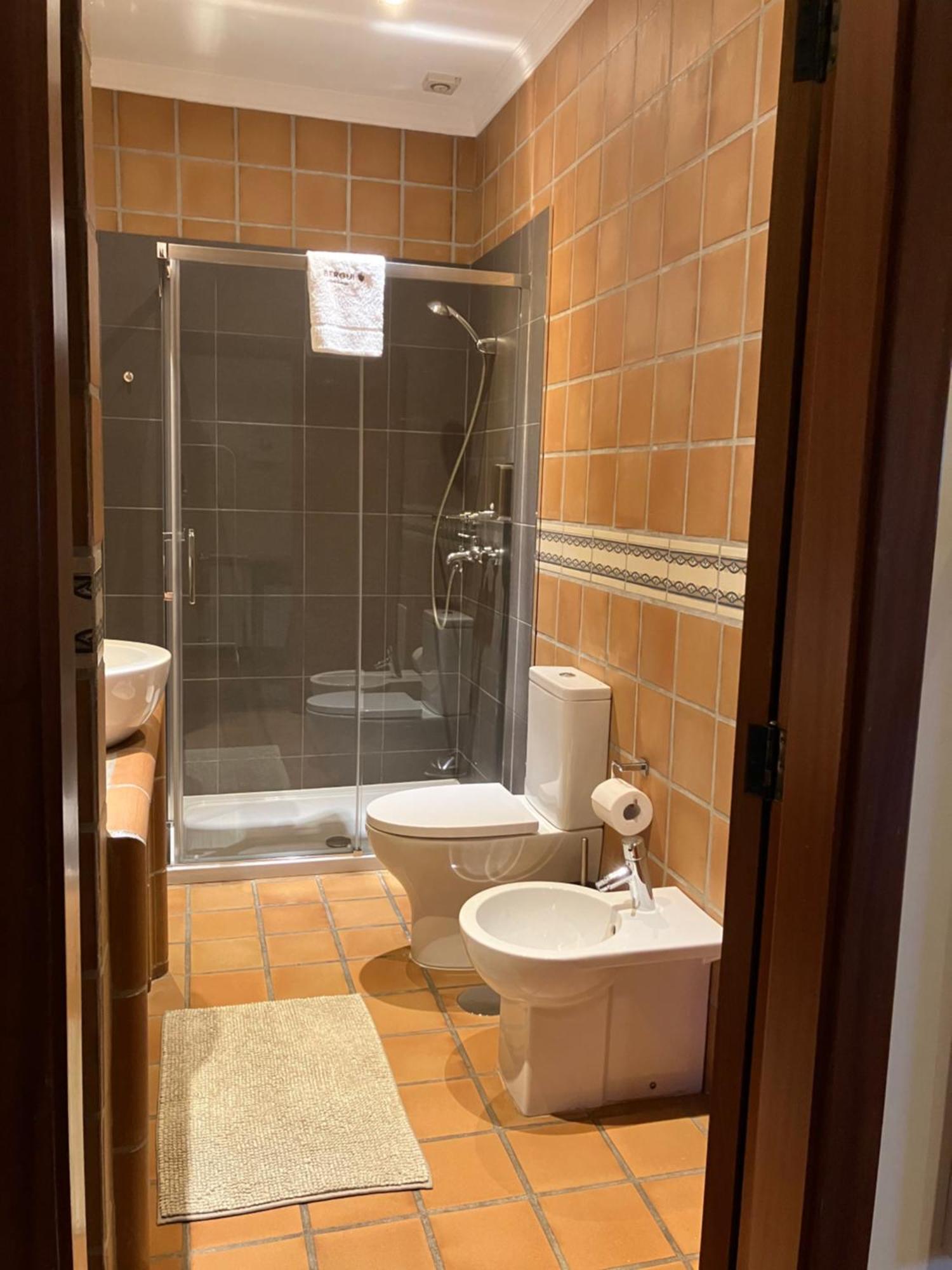 Bergui Guesthouse - Em Guimaraes Desde 2017 Bagian luar foto