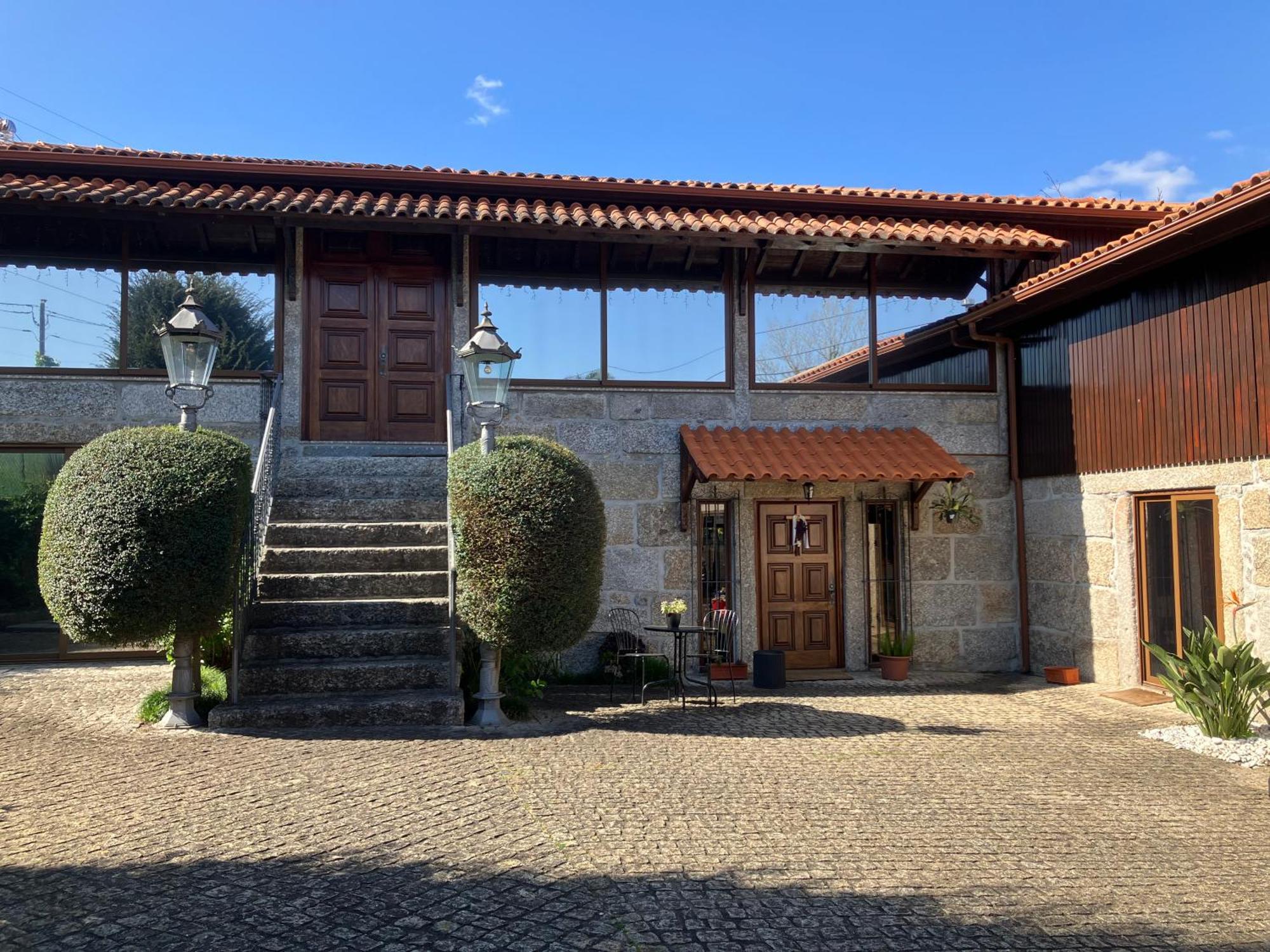 Bergui Guesthouse - Em Guimaraes Desde 2017 Bagian luar foto