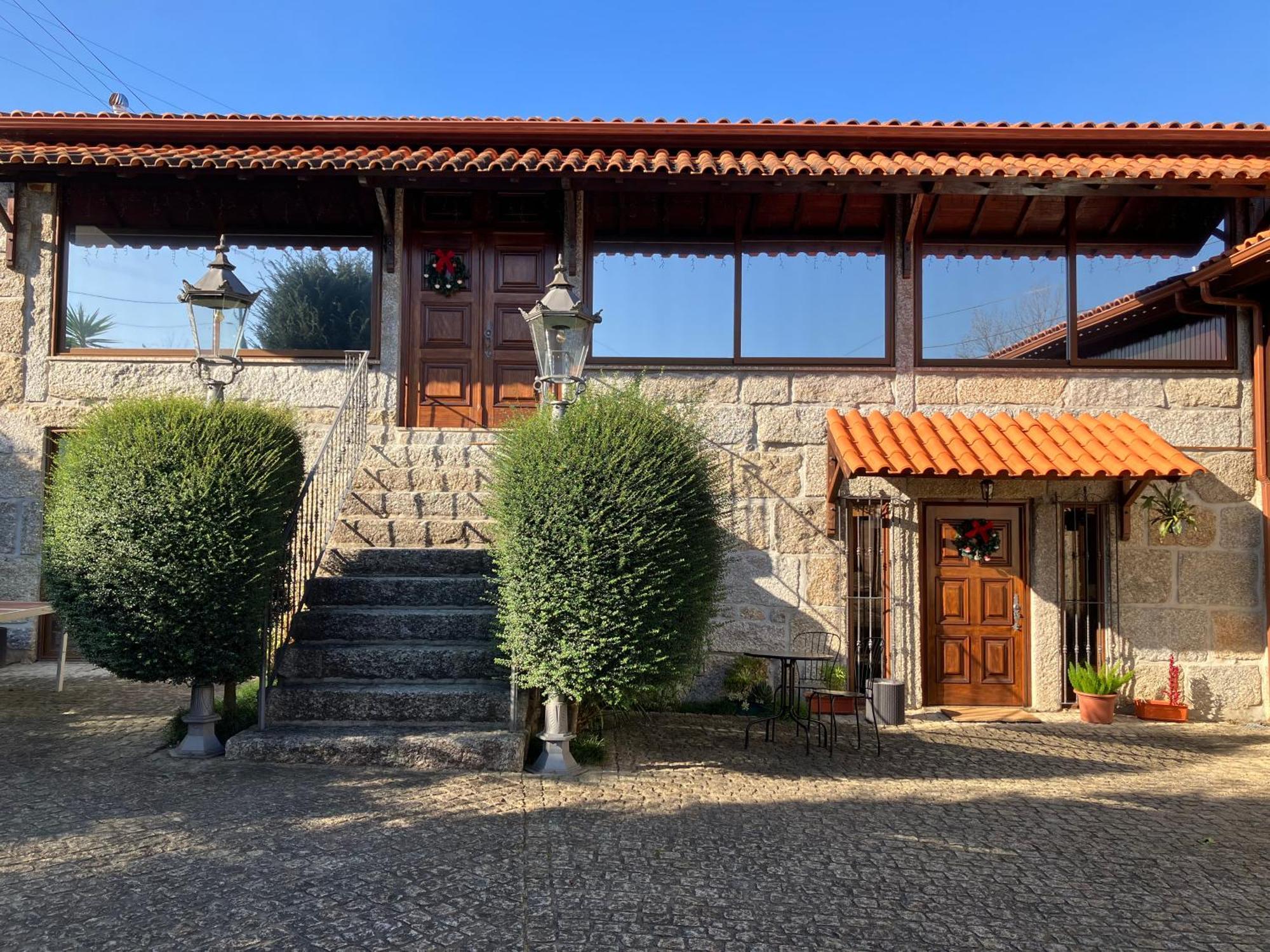 Bergui Guesthouse - Em Guimaraes Desde 2017 Bagian luar foto